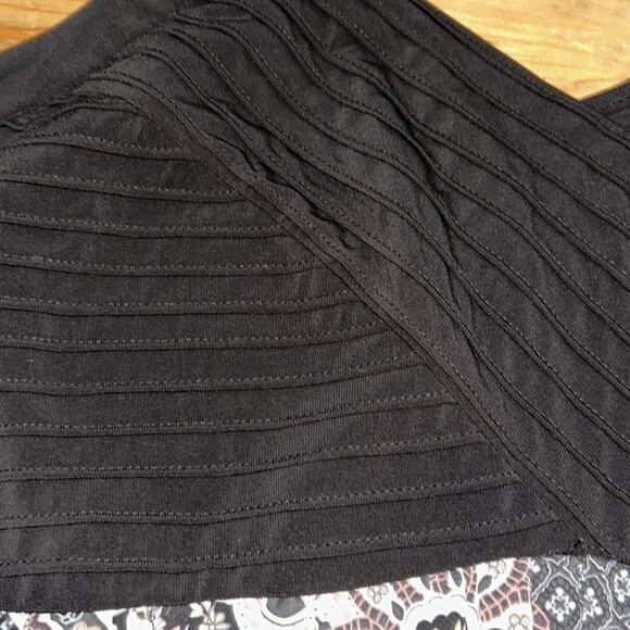 Woman’s Plus size Avenue Maxi Dress,  Black top with shark tooth hem Size 18/20 - Picture 6 of 9